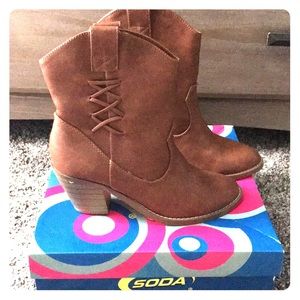 Never worn tan Soda boot size 7